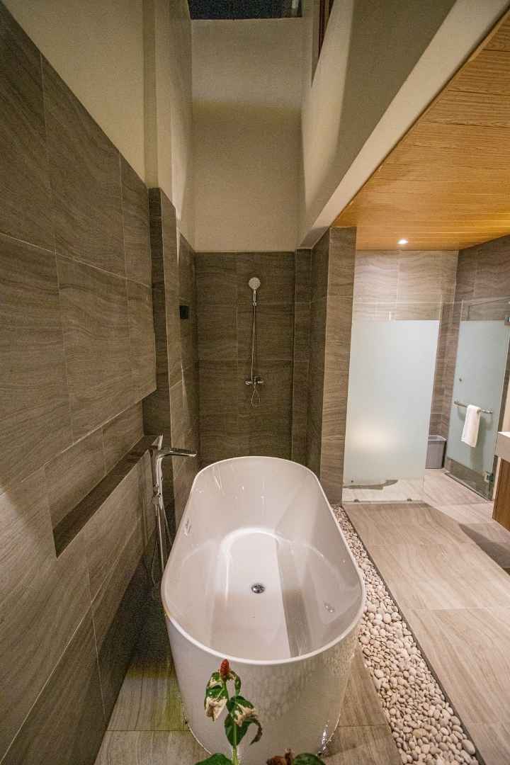 bathtub_palmvilla2